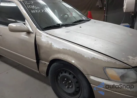 1998 Toyota Camry Le z USA, uszkodzony, nr VIN JT2BG22K2W0128272